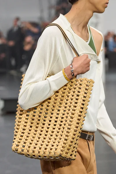 Look 74